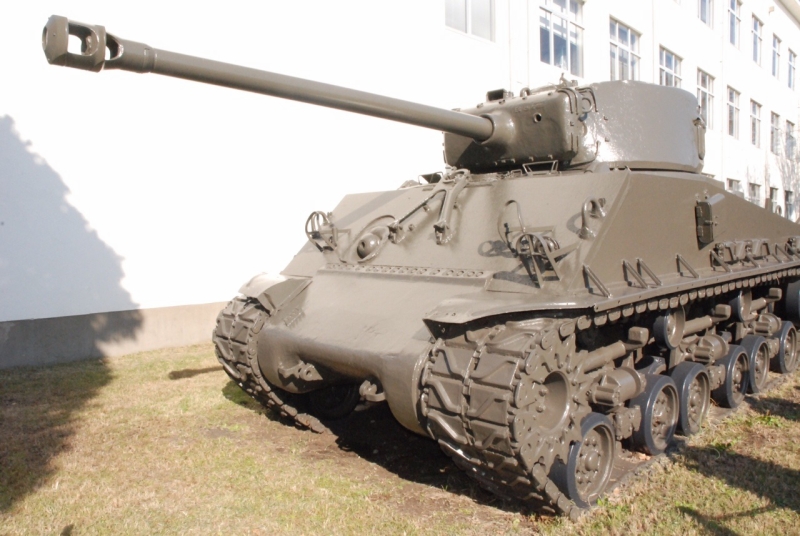 防衛大学校に展示されている米国製のM4中戦車シャーマン。1954年に導入された「特車」