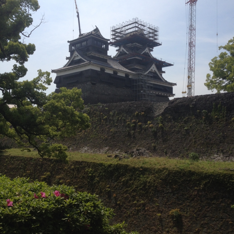 工事が始まったばかりの熊本城天守閣