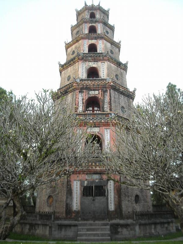 ティエンムー寺の塔。高さは約21m。各層には仏像が安置されているという