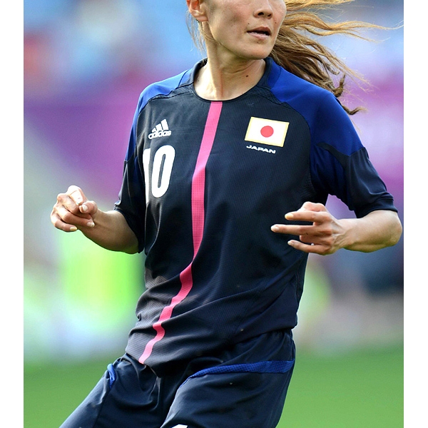 【Mサイズ】なでしこジャパン 澤穂希選手 日本代表ユニフォーム adidas 日本代表 14/15 なでしこジャパン ユニフォーム ホーム
